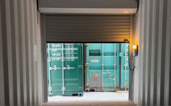 Contenedor 20 pies HC con puertas enrollables (gris claro)