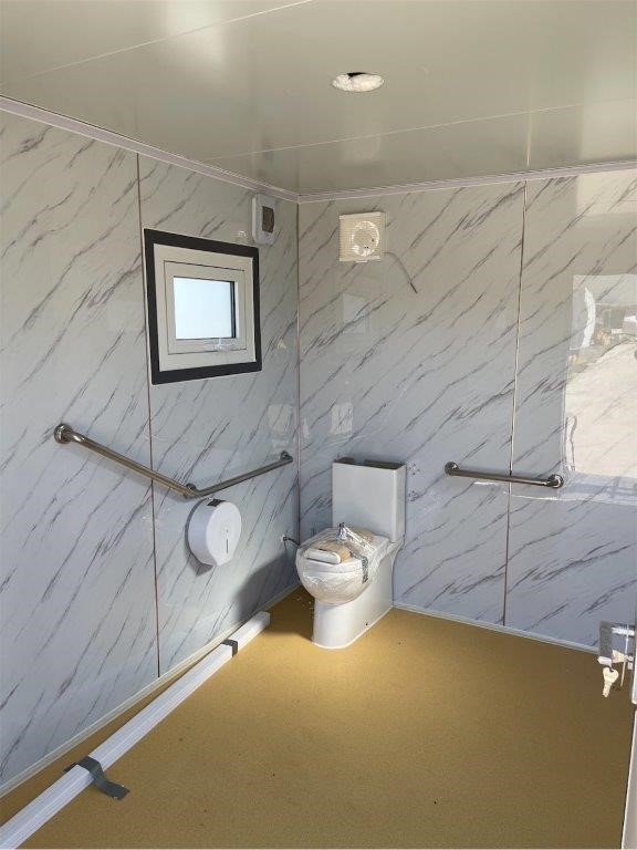 Sanitario portátil accesible para personas con discapacidad