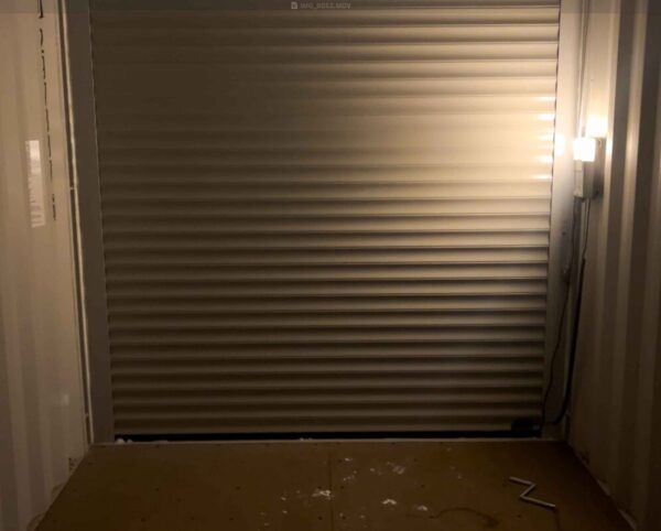 Contenedor 20 pies HC con puertas enrollables (gris claro)