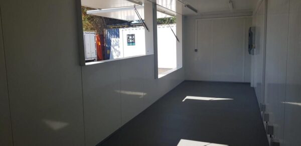 Contenedor Bar de 40 Pies en Madera – Espacio Comercial Premium