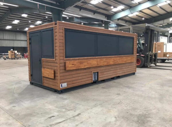 Contenedor de 20 Pies Convertido en Cafetería / Bar / Restaurante