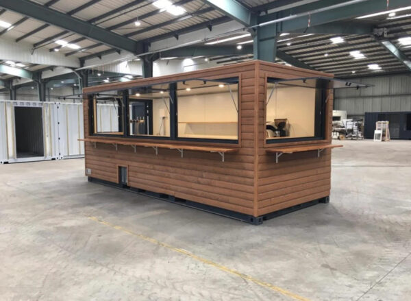 Contenedor de 20 Pies Convertido en Cafetería / Bar / Restaurante