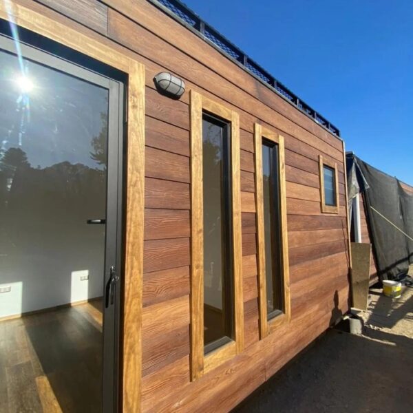 Cafetería Modular de 18m² con Doble Baño y Equipamiento Completo