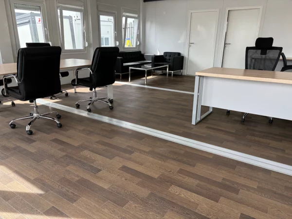 Oficina portátil de cuatro módulos