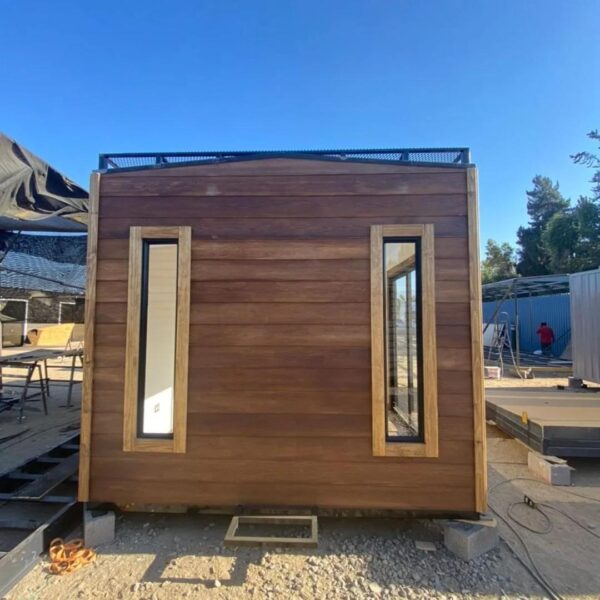 Cafetería Modular de 18m² con Doble Baño y Equipamiento Completo