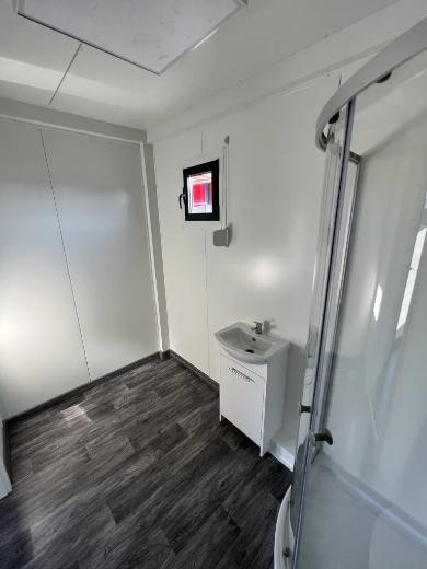 Oficina Modular de 800 x 300 cm con Ducha