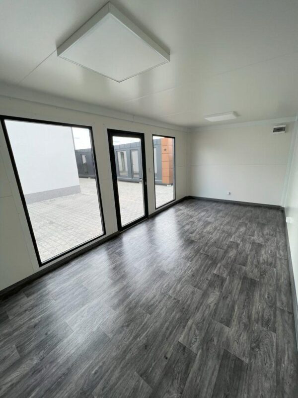 Contenedor Modular 800×300 con Paneles de Poliestireno