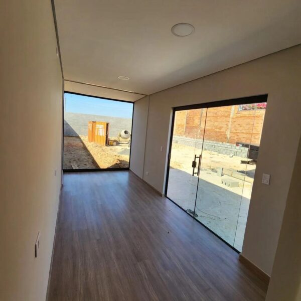 Oficina Modular de 18m² con Aseo y Despensa – Totalmente Equipada