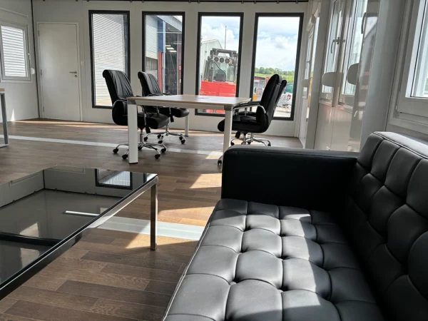 Oficina portátil de cuatro módulos