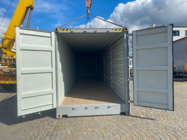 5-8-1.jpeg Contenedor marítimo 40′ High Cube con apertura lateral