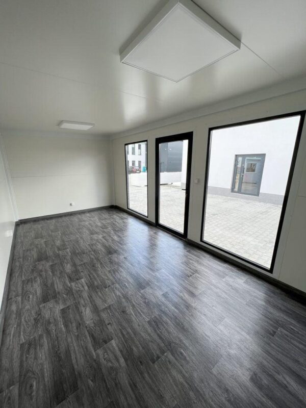 Contenedor Modular 800×300 con Paneles de Poliestireno