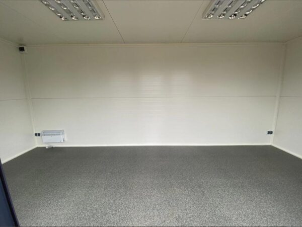 6-15-1.jpeg Contenedor Comercial "Linz" 6×2,83 m – Sala de Ventas