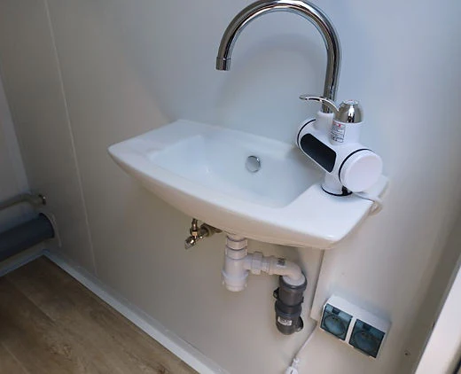 Contenedor Sanitario Doble con 2 Cabinas