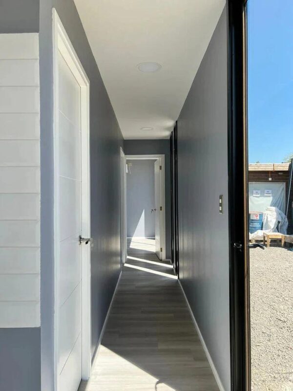 6-32.jpeg Casa Modular Montes 36m² — Diseño Moderno y Amplios Ventanales