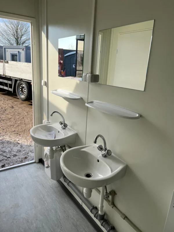 Contenedor Sanitario con 5 Sanitarios