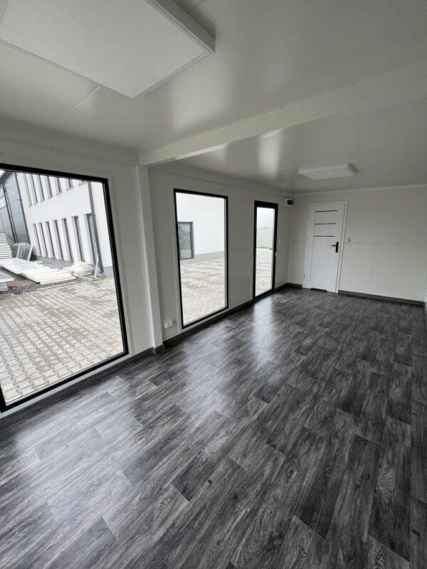 Contenedor de Oficina 800×300 con Baño y Aire Acondicionado