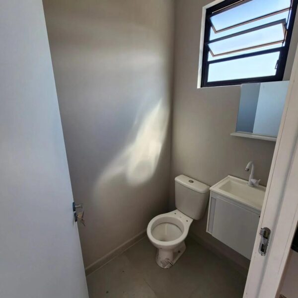 Oficina Modular de 18m² con Aseo y Despensa – Totalmente Equipada