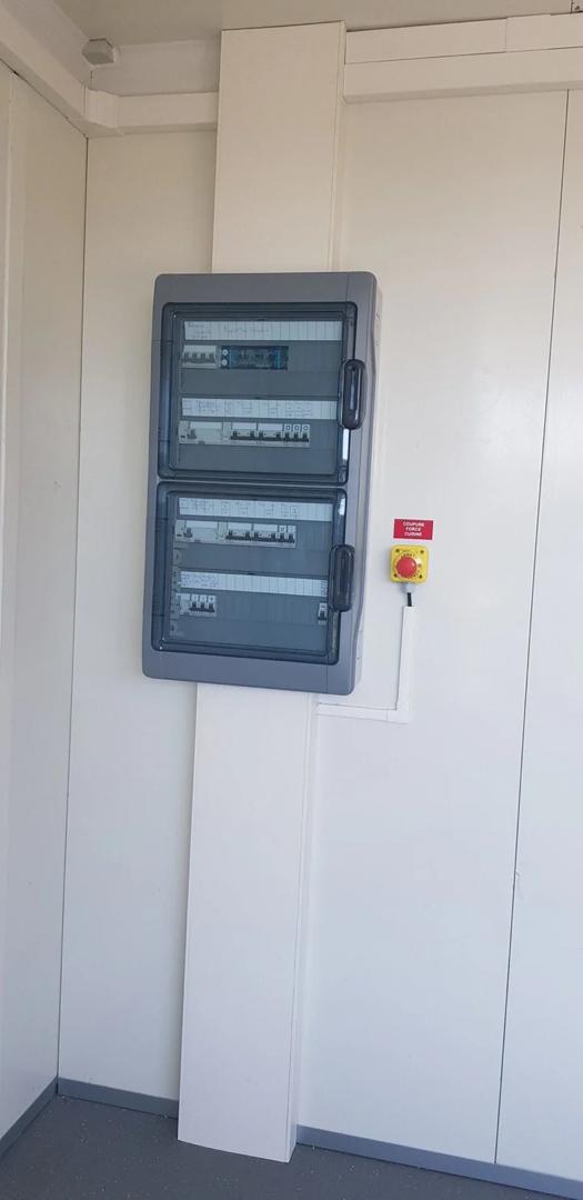 Contenedor Bar de 40 Pies en Madera – Espacio Comercial Premium