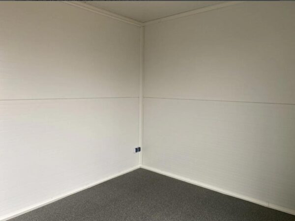 9-11-1.jpeg Contenedor Comercial "Linz" 6×2,83 m – Sala de Ventas